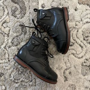 Mikoleon Boots